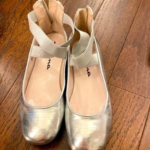 Nina Girl’s silver metallic dress shoes